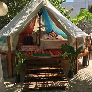 https://playa-las-palmas.tulum-hotels.net