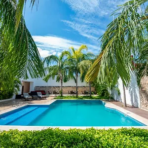 4* Hotel Embajadores